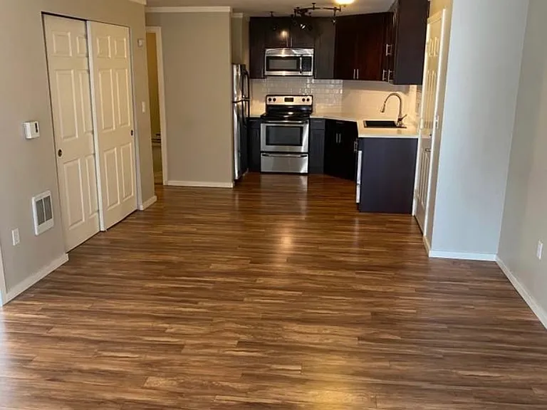 205-12000 15th Ave NE #205 — Photo 4