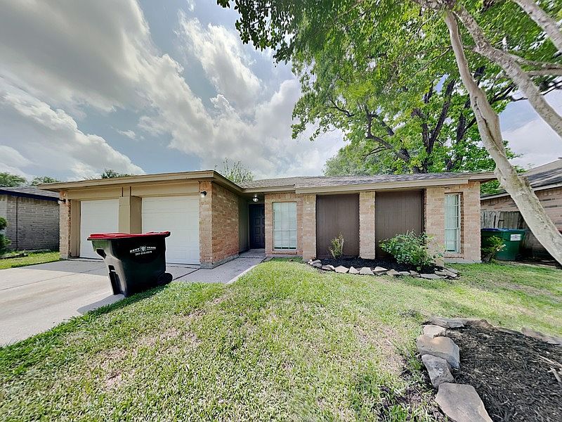 1st image of 12219 Lennox Gardens Dr