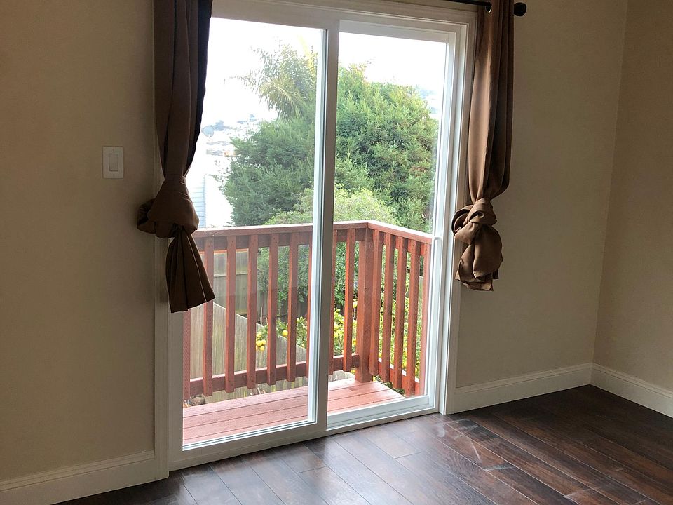 1st image of 355 Bridgeview Dr