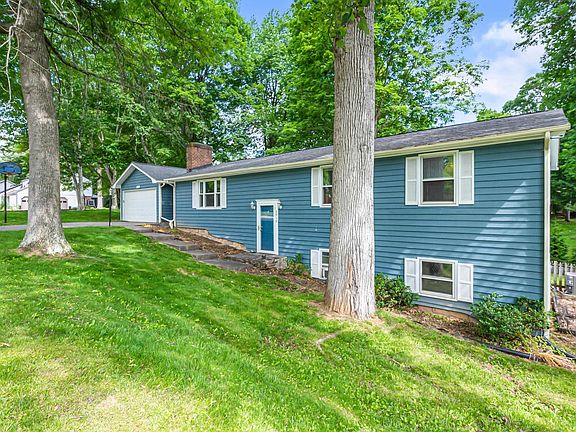 3rd image of 2910 Stradford Ln