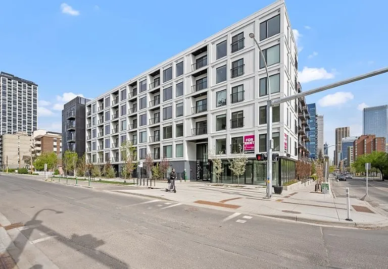 310 15th Ave SW #106 — Photo 31