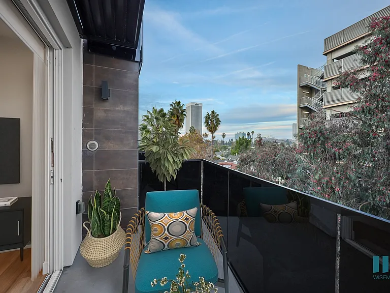 Upper-Level Patio - Redwood Floor Plan