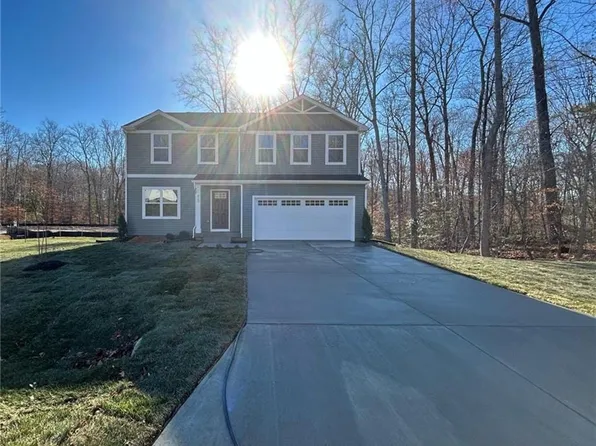 213 Highgate Dr, Hartfield, VA 23071