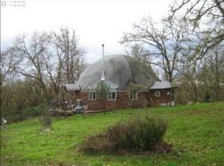 1031 Hogan Rd, Oakland, OR 97462