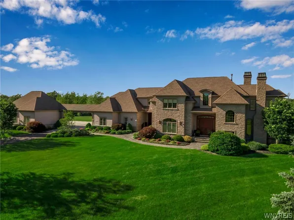 7260 Country View Ln, Clarence Center, NY 14032