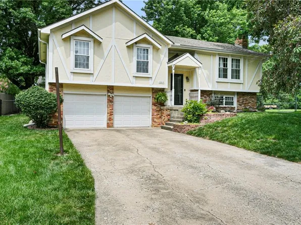 12317 S Summertree Cir, Olathe, KS 66062