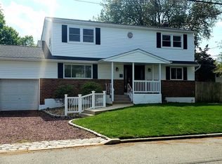 19 Bernard Ln, Commack, NY 11725