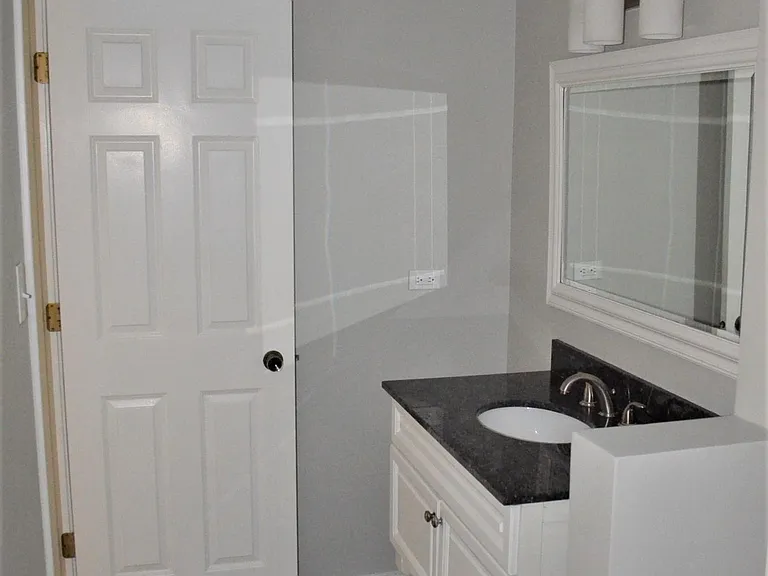 Full Bath with master bedroom entry and hallway entry