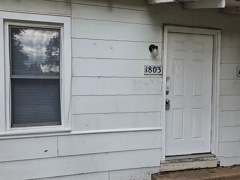 1801-1803 S Grove St — Photo 10