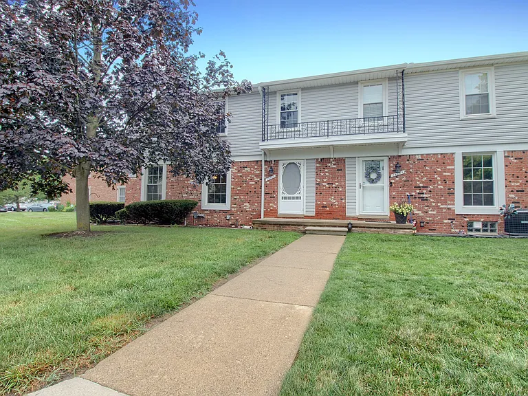 28306 Greenbriar Way — Photo 1
