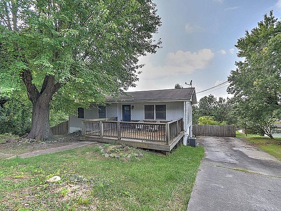 3rd image of 1837 Mountain View Ave