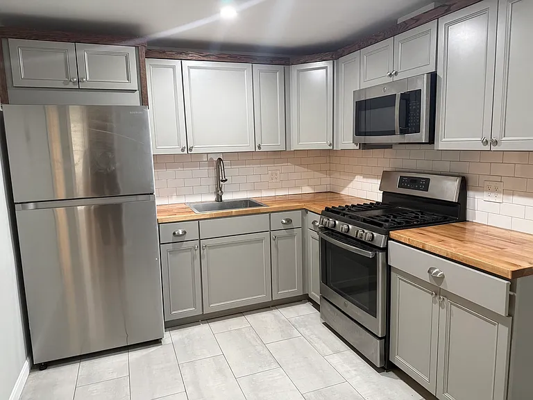 176 Court St #7 — Photo 6