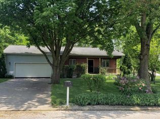 26 Hawthorn Ln, Pleasant Plains, IL 62677