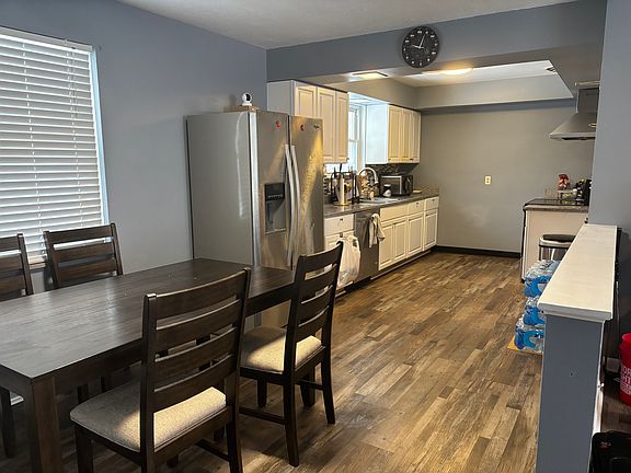 3rd image of 1047 Indianwood Dr