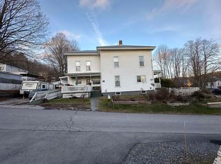 16 Howe St, Williamstown, VT 05679