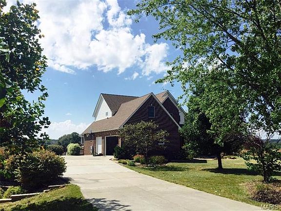 4th image of 446 Pohlmann Ln