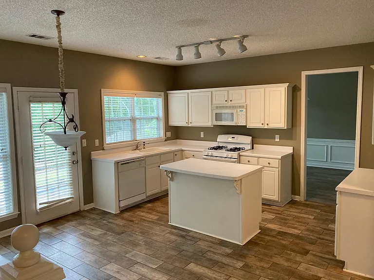 5020 Foxberry Ln — Photo 4