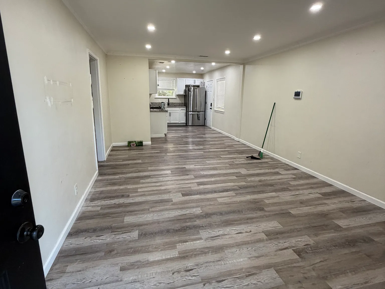 3 bed, 985 sqft, $2,200 — Photo 1