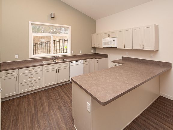 3rd image of 1517 E Michigan Ave