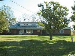 2nd image of 2887 Brainard Rd