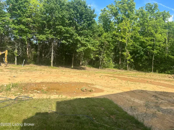 8203 Roseborough Rd, Louisville, KY 40228