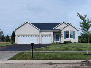 107 Farmstead Ct, McHenry, IL 60050