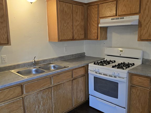 3rd image of 206 S C St #C