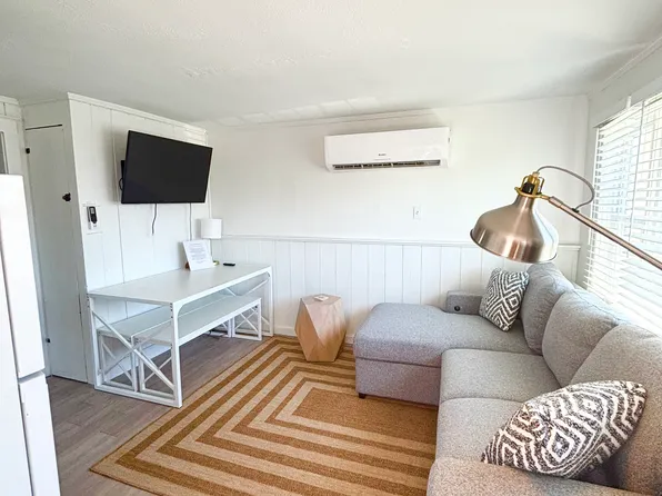 (undisclosed Address), Narragansett, RI 02882