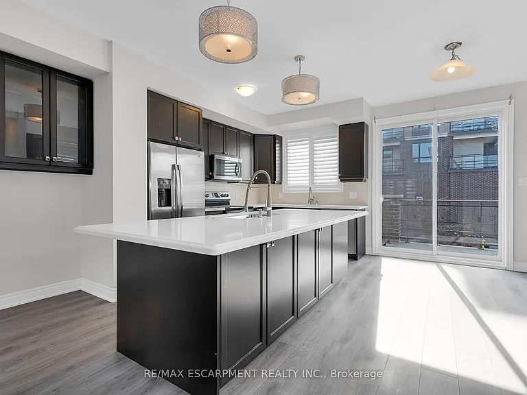 2 Waterview Ln — Photo 2