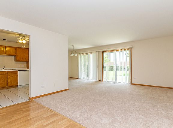 4th image of 75 Larch Ct Unit Vi