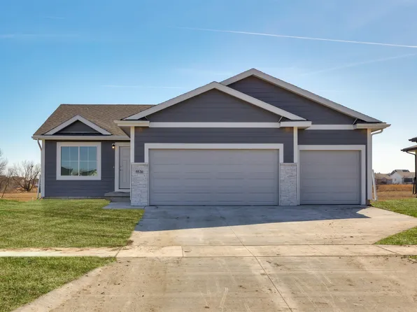 9536 NW 82nd Ave, Johnston, IA 50131