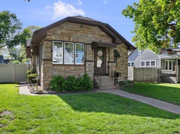 2218 Davie St, Davenport, IA 52804