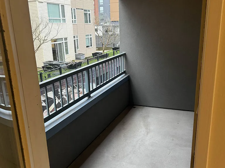 Lee Plaza — Photo 28