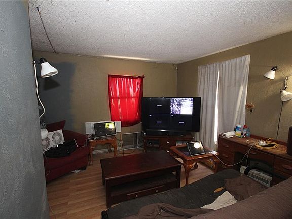 2nd image of 2843 Eisenhower Dr