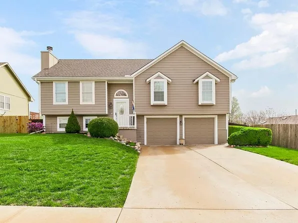 1205 NE Magnolia St, Lees Summit, MO 64086