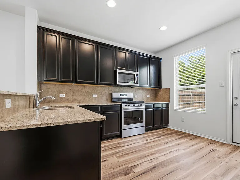 333 La Dera Dr — Photo 4