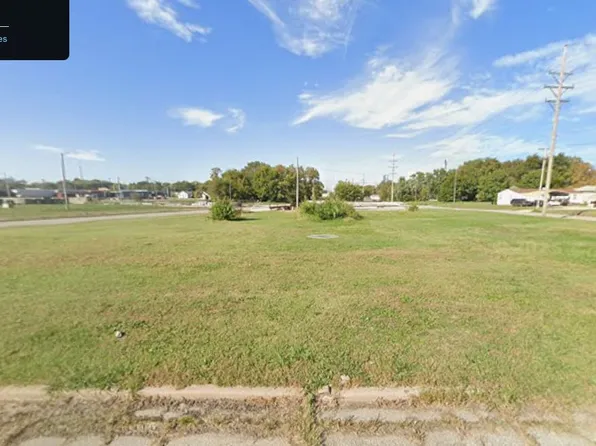 304 E 6th St, Coffeyville, KS 67337