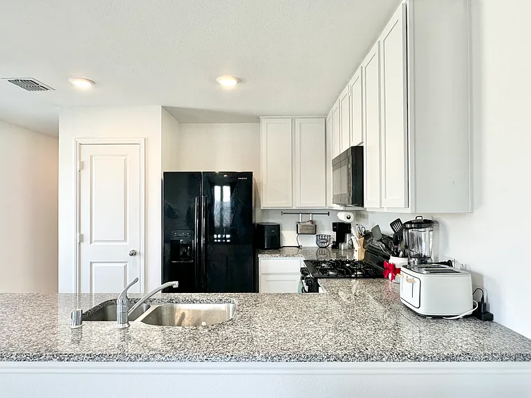 4152 Silverstein St — Photo 7