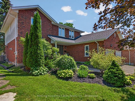 3rd image of 1947 Parkwood Cir