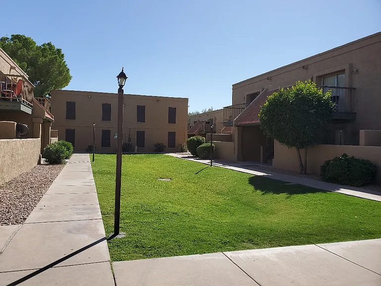 1224 E Evergreen St #133 — Photo 23