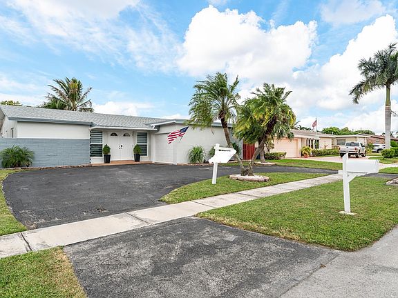 4th image of 9511 NW 21st Manor