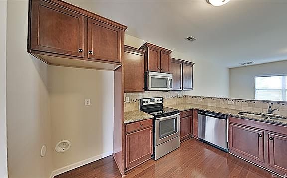 5th image of 961 Summerlake Dr