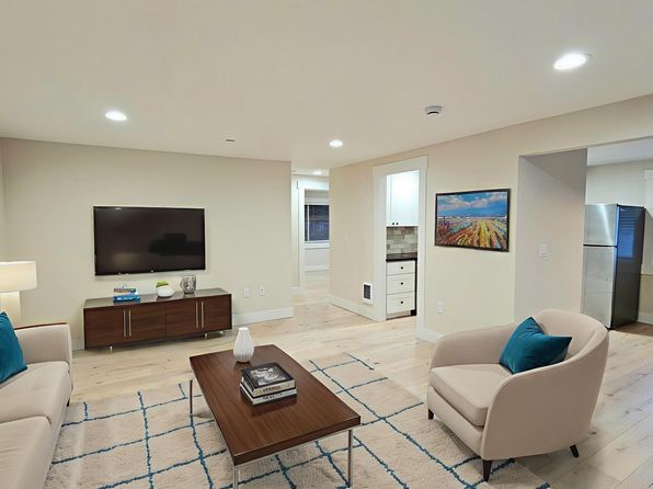 705 Rainier Blvd N APT 1