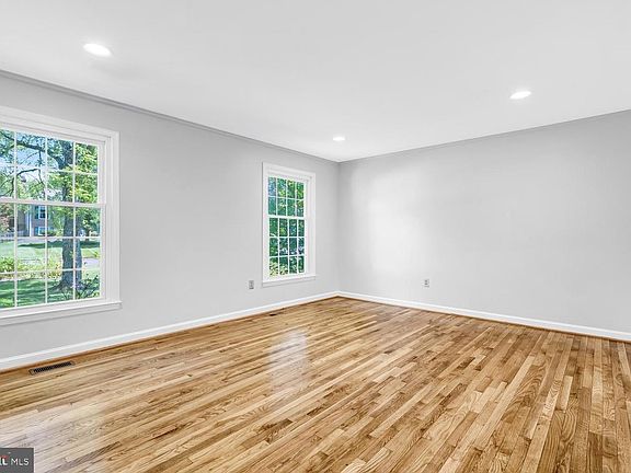 5th image of 4217 Scotland Rd