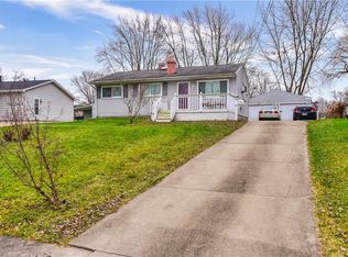 694 Notre Dame Ave, Austintown, OH 44515