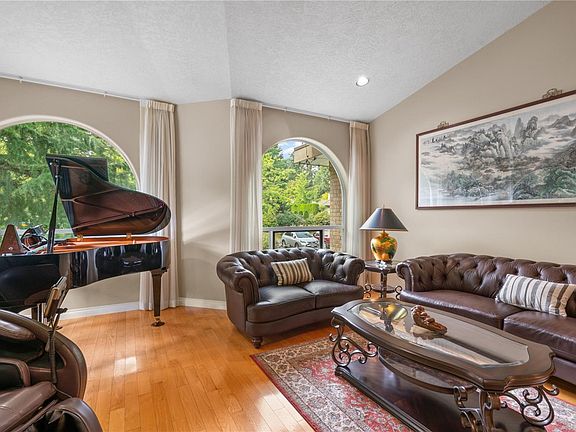 5th image of 948 Boulderwood Rise
