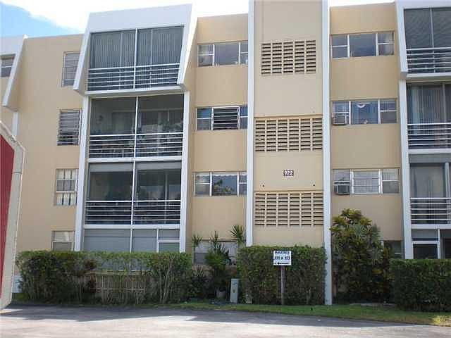 1st image of 922 NE 199th St #3A