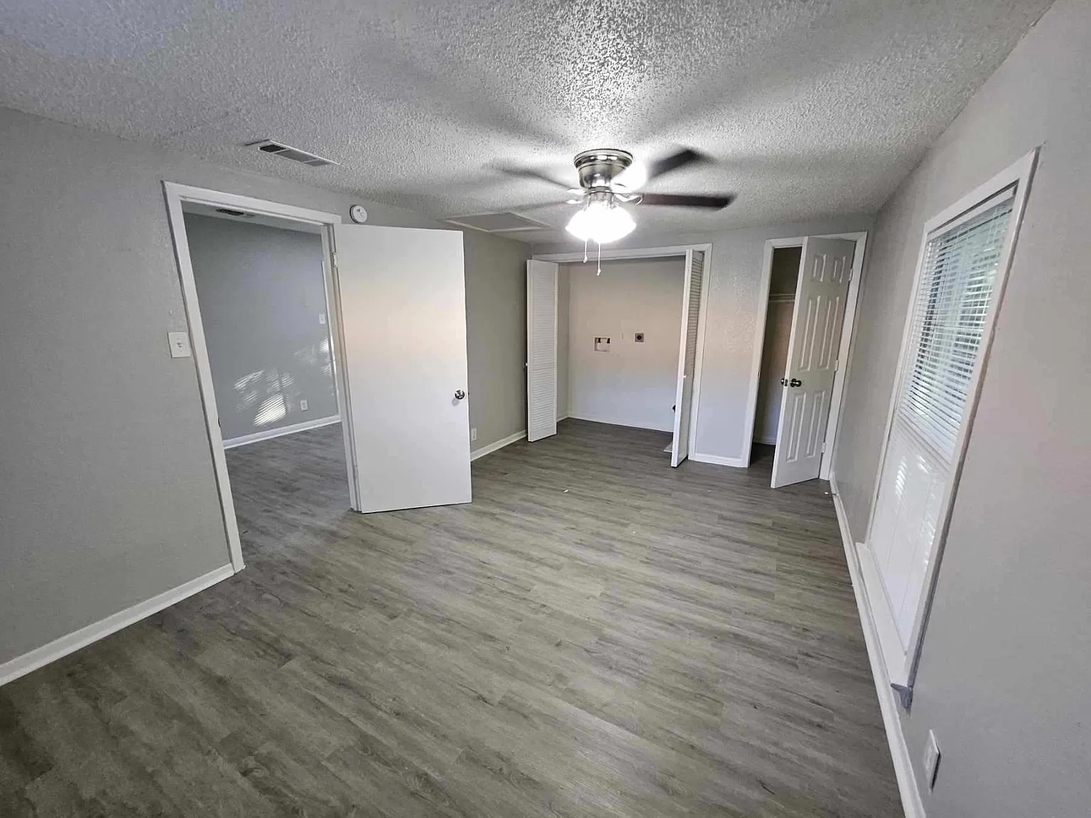 3 bed, 1.0 bath, 1308 sqft, $942 — Photo 4