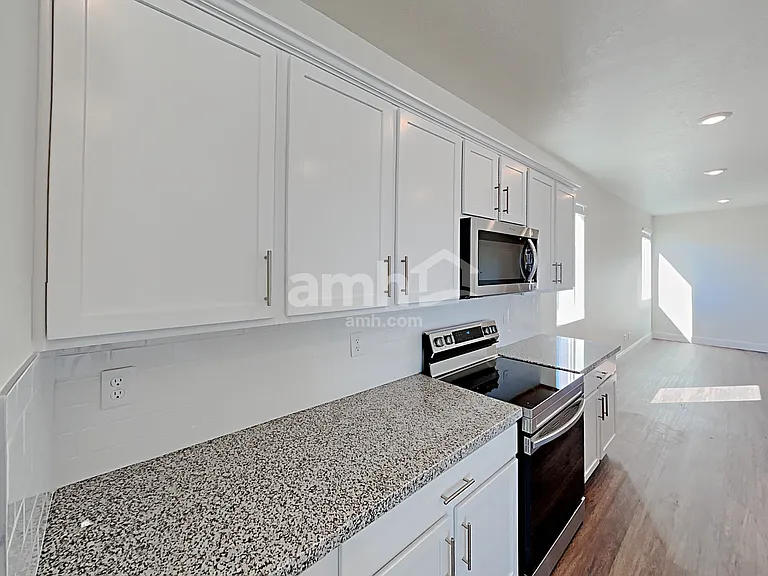 2711 W 3400 S — Photo 3