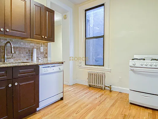 Rented by City Connections Realty | media 2